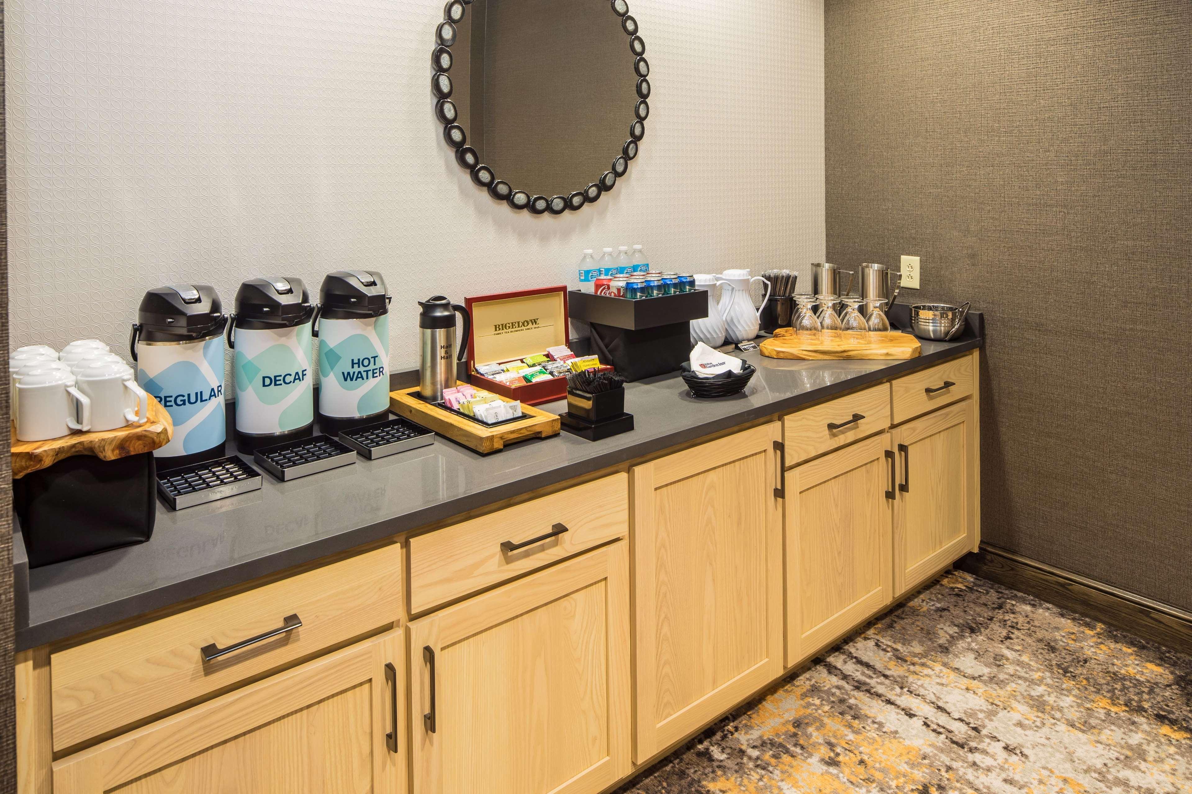Hilton Garden Inn Pittsburgh Airport Moon Township Exterior photo
