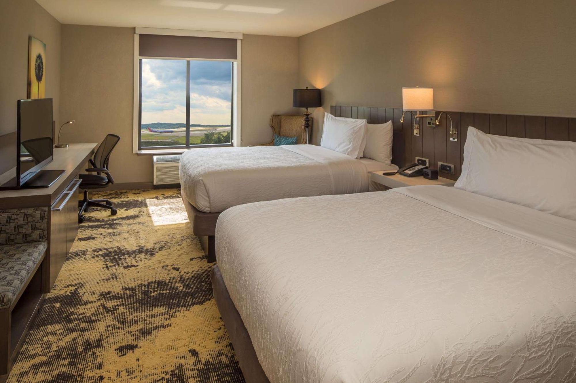 Hilton Garden Inn Pittsburgh Airport Moon Township Exterior photo