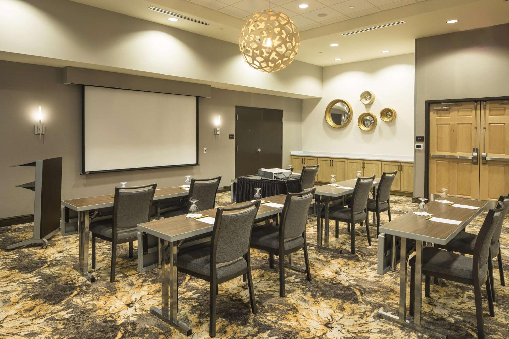 Hilton Garden Inn Pittsburgh Airport Moon Township Exterior photo