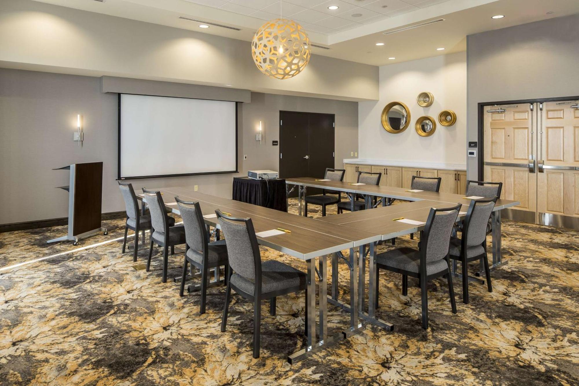 Hilton Garden Inn Pittsburgh Airport Moon Township Exterior photo