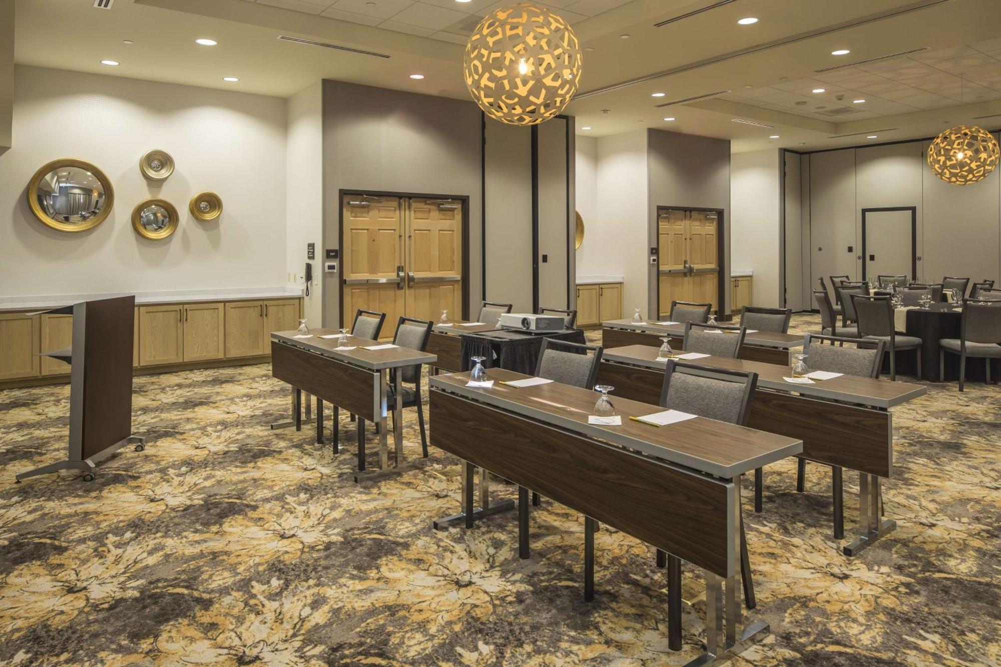 Hilton Garden Inn Pittsburgh Airport Moon Township Exterior photo